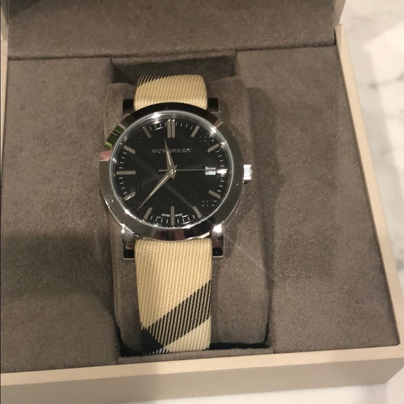 Burberry watch - Picture 5 of 8